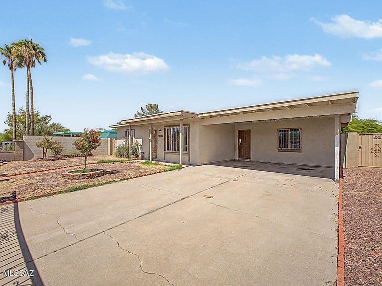 2111 E Minorka St photo 2