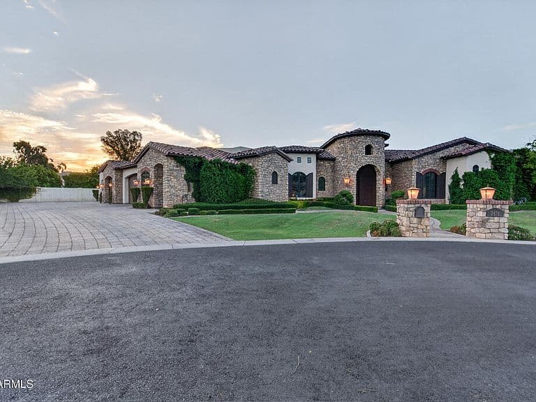 2476 E LINDA Court photo 2
