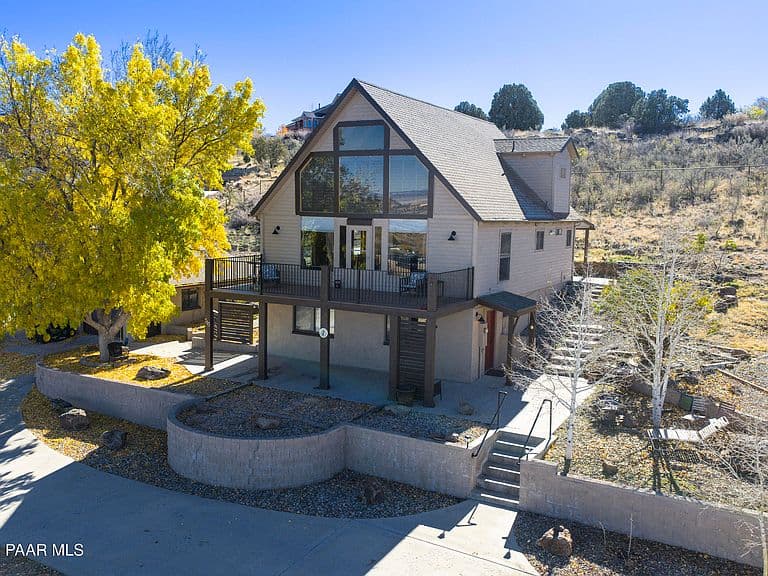 715 N Lakeview Dr photo 2