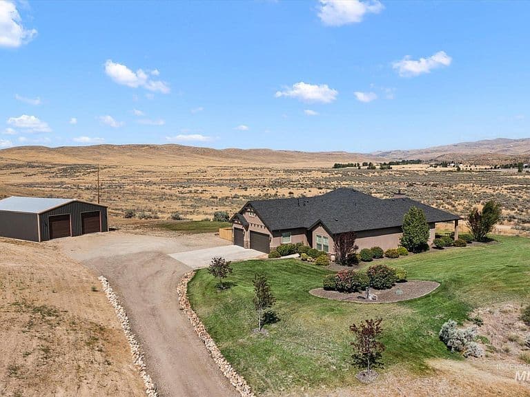 10060 N Highway 16 photo 1