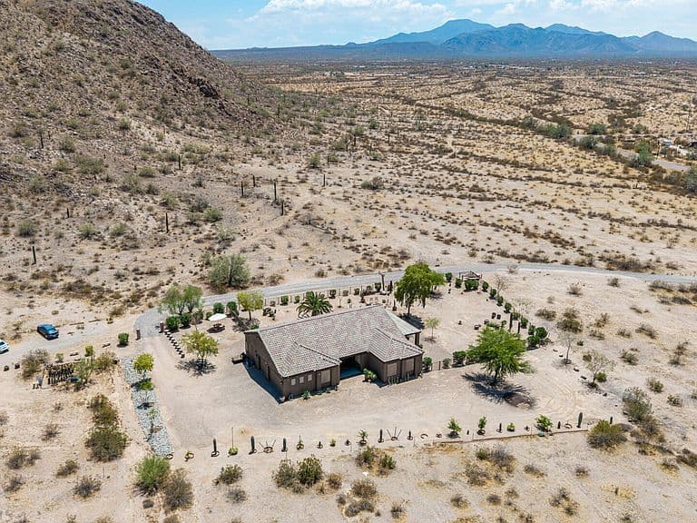 47028 W BUTTE Road photo 1
