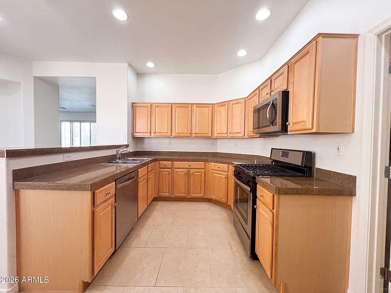 19550 N GRAYHAWK Drive #2028 photo 2