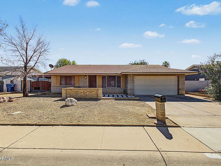 1203 W ALAMO Drive photo 1