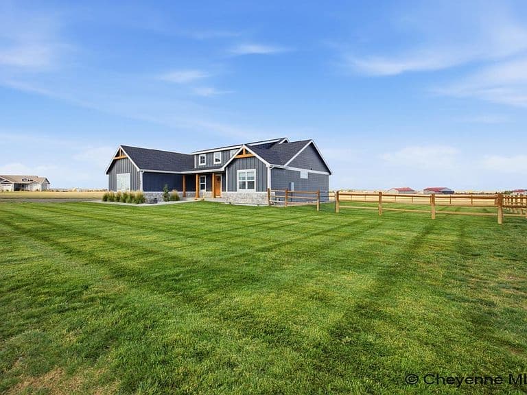 1687 Saddlehorn Ct photo 2