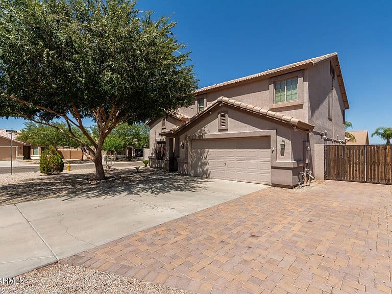 1614 E VERNOA Street photo 3