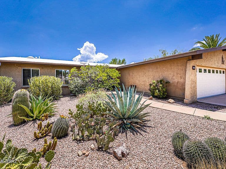 1010 N Placita Yoas photo 1