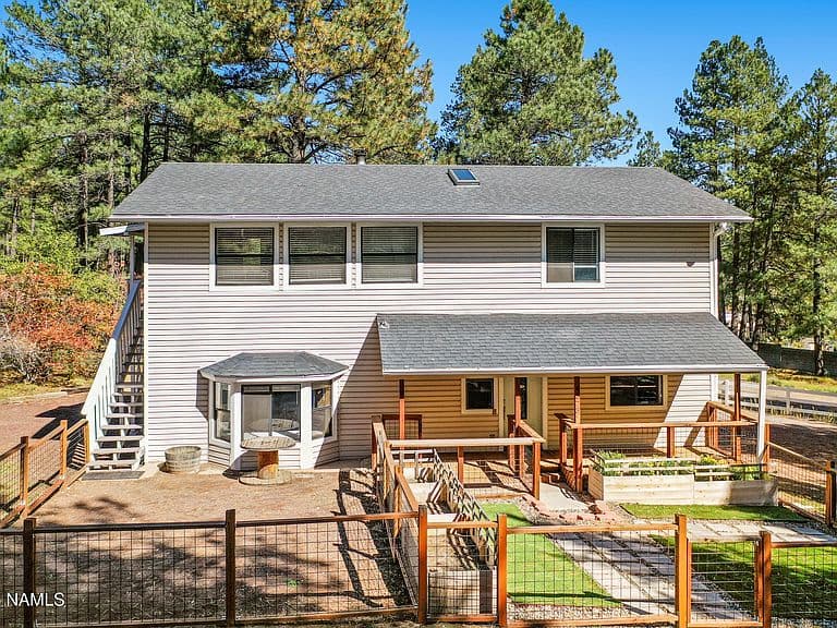 4573 Canyon Loop photo 1
