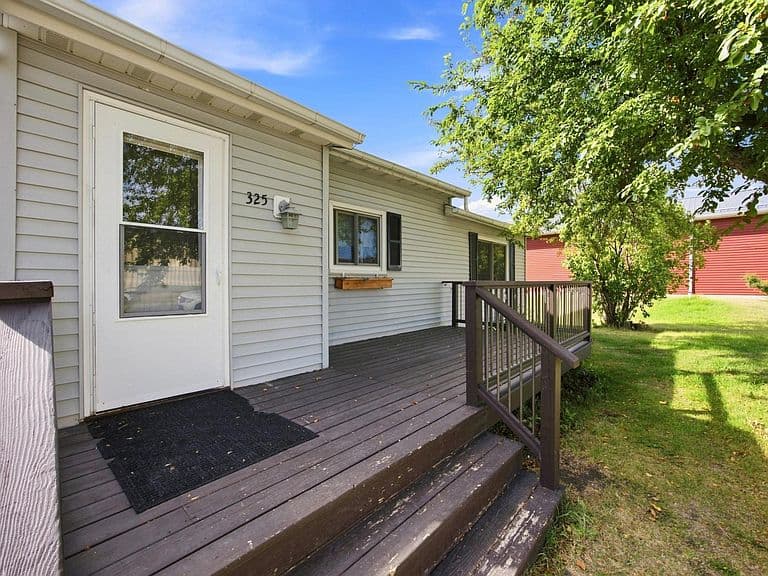 325 3rd Ave W photo 3