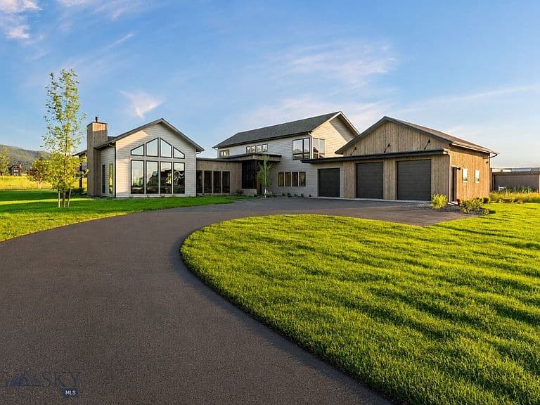336 Clancy Way photo 4