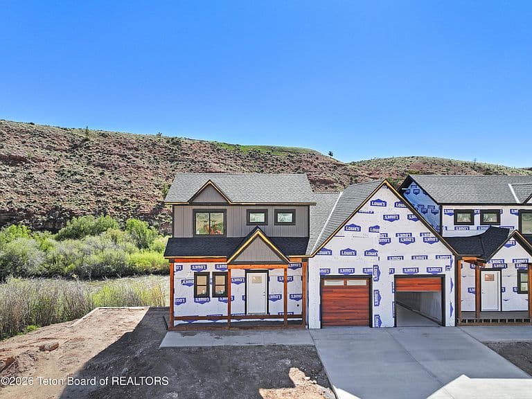 105 Schaan Dr photo 4