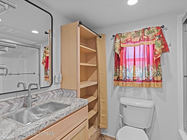 232 Oxbow Dr photo 4