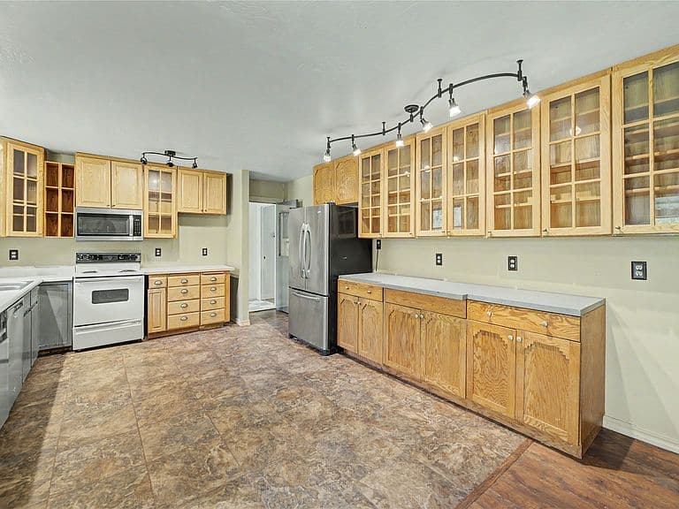 7140 Trout Creek Rd photo 4