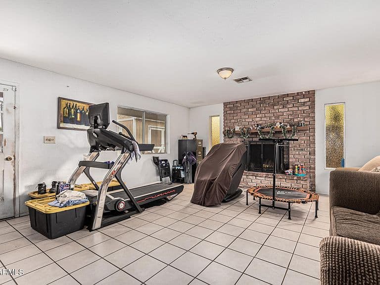3631 W MYRTLE Avenue photo 4