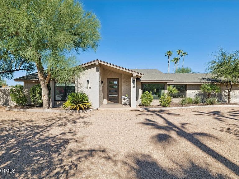 6902 E SWEETWATER Avenue photo 4