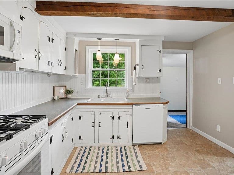 66 Currier Road photo 3