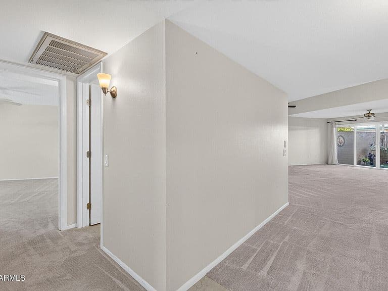 10146 W Hutton Drive photo 2
