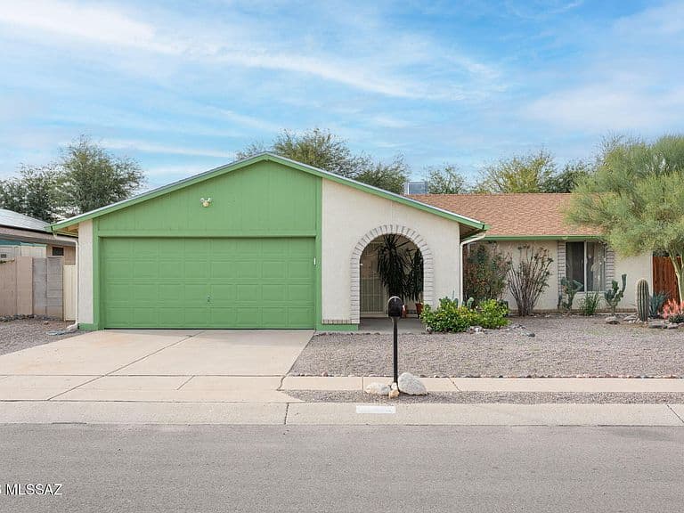 4321 W Rae Cir photo 1