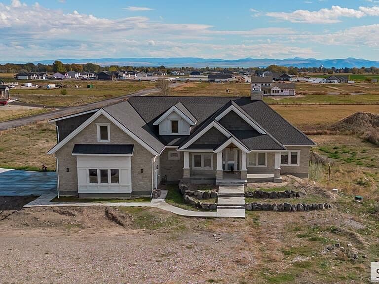 3712 E 364 N photo 1
