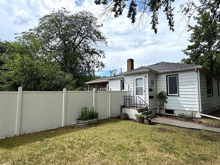 1229 Beach Ave SE photo 3