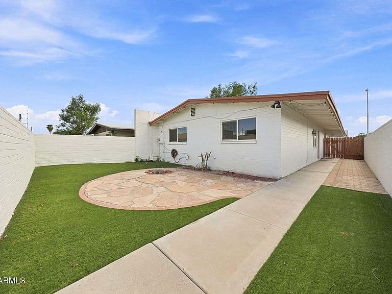 410 W LAGUNA Drive photo 5