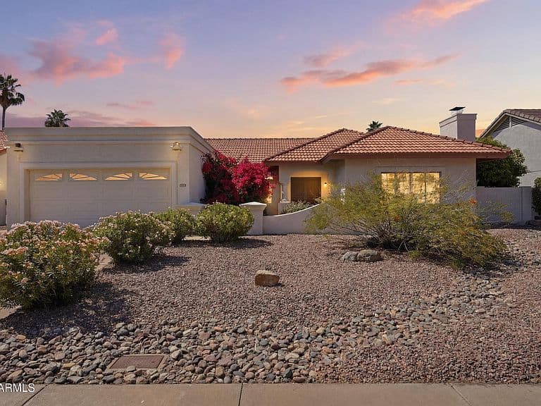 6719 W KERRY Lane photo 1