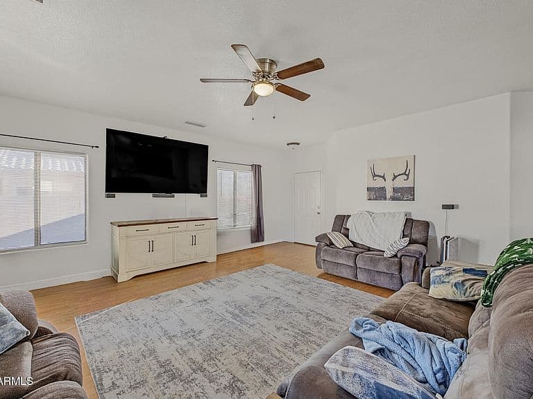 1021 S 5TH Avenue photo 3