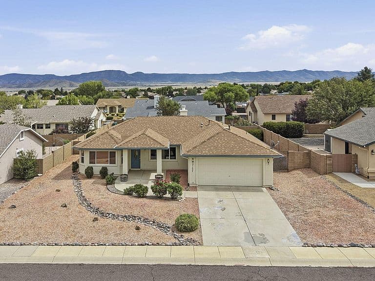 7157 N VALLEY VISTA Road photo 2