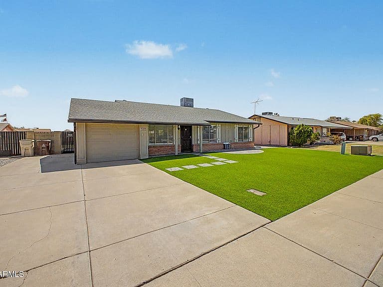 7953 W SAHUARO Drive photo 2