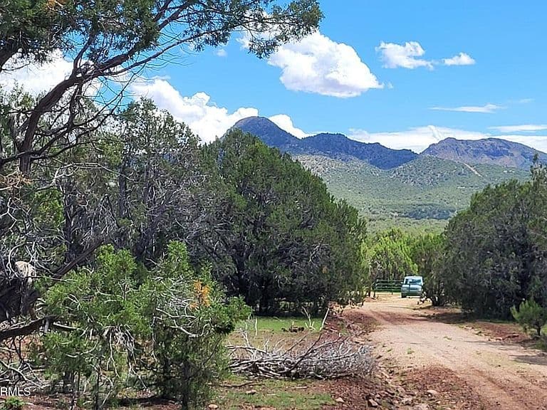 13664 Round Mountain Expressway photo 1