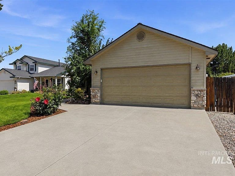 7766 Arlington Dr photo 2