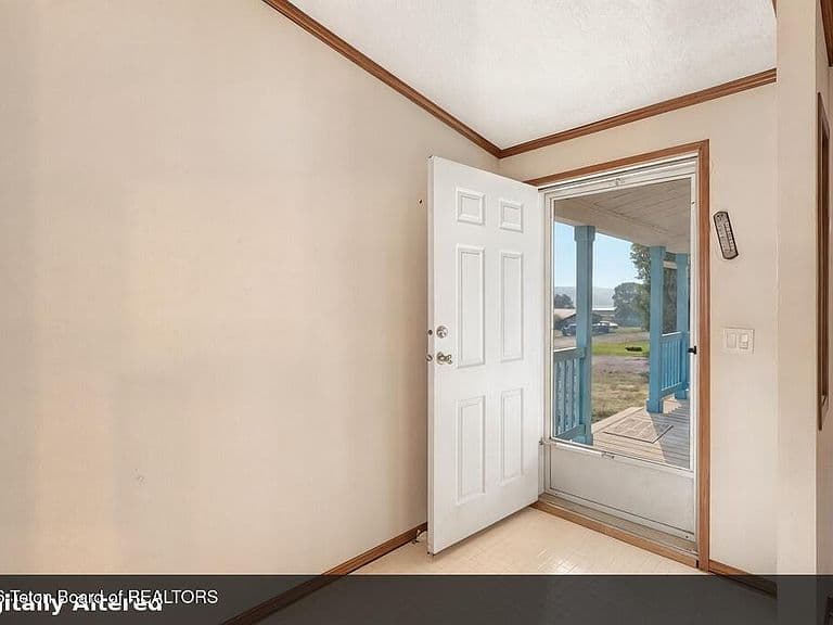 1422 E Fairview Dr photo 4