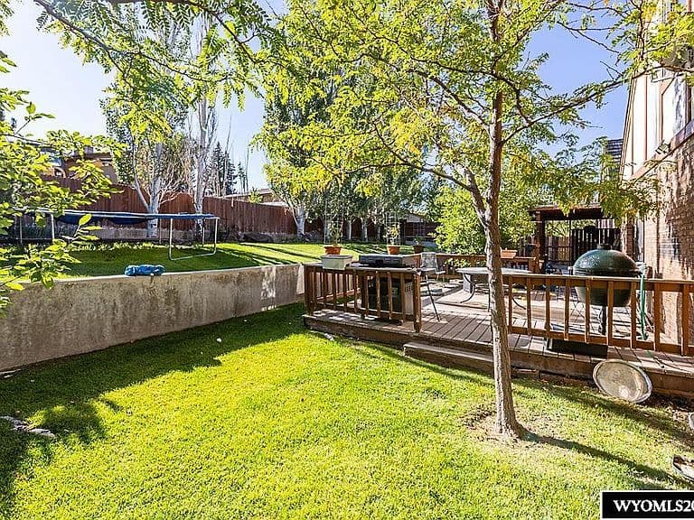 2058 Skyview St photo 3
