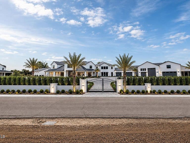 19601 E OCOTILLO Road photo 1