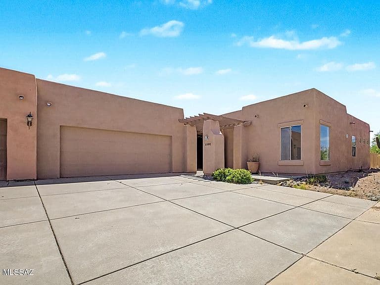 13792 E Langtry Ln photo 1