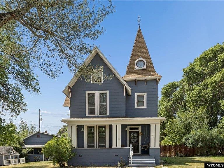 1025 Summit St photo 2