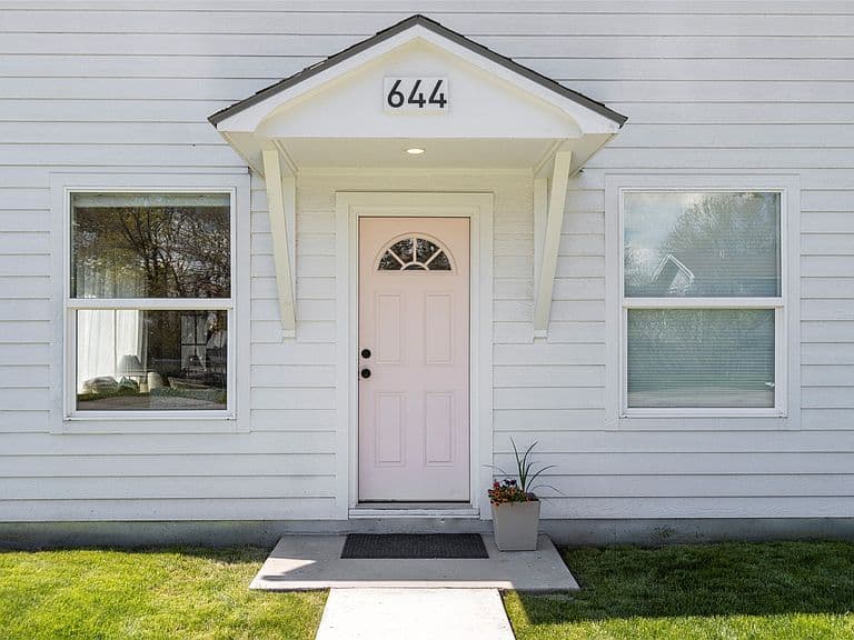 644 9th Ave W photo 3