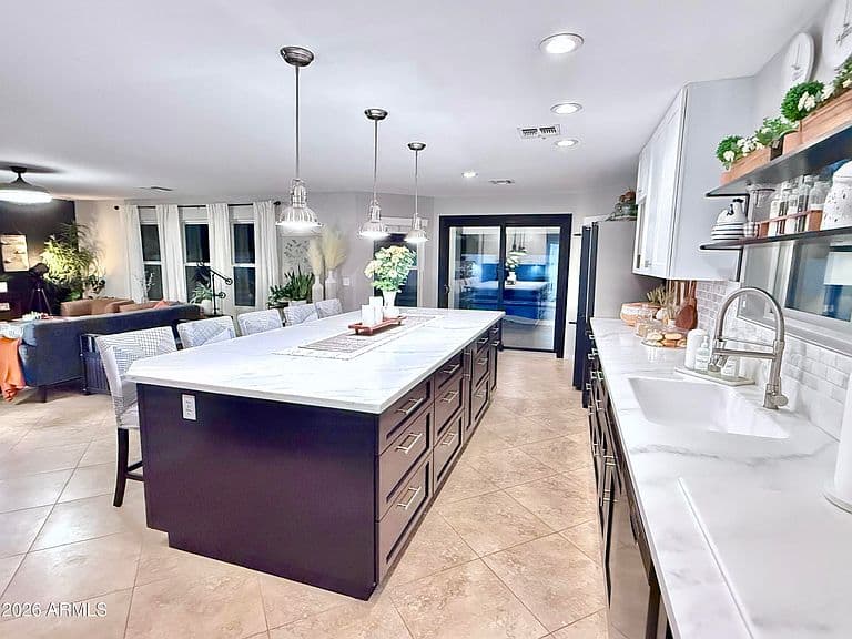 2470 E COUNTY DOWN Drive photo 3