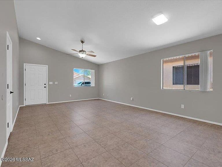 2818 W Medallion Dr photo 4