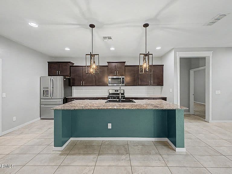 1041 W GLEN CANYON Drive photo 4