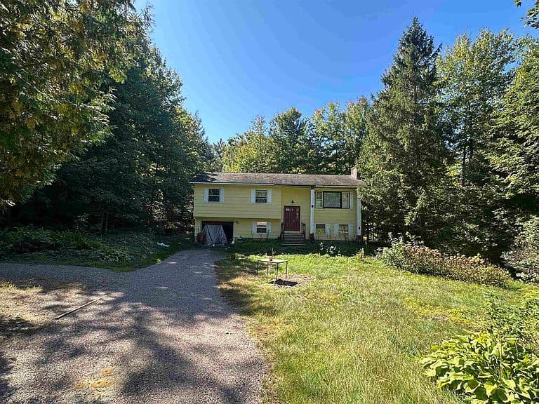 15 Oakwood Lane photo 1