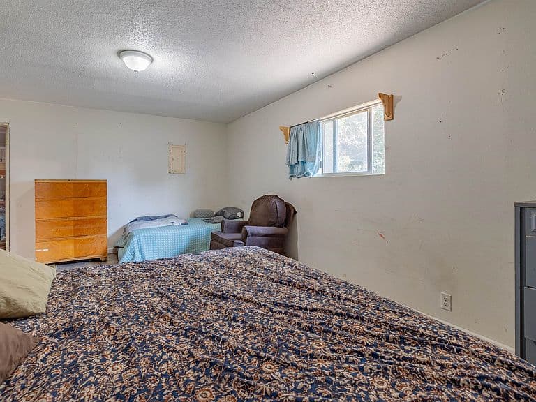 205 Oregon Ave photo 3