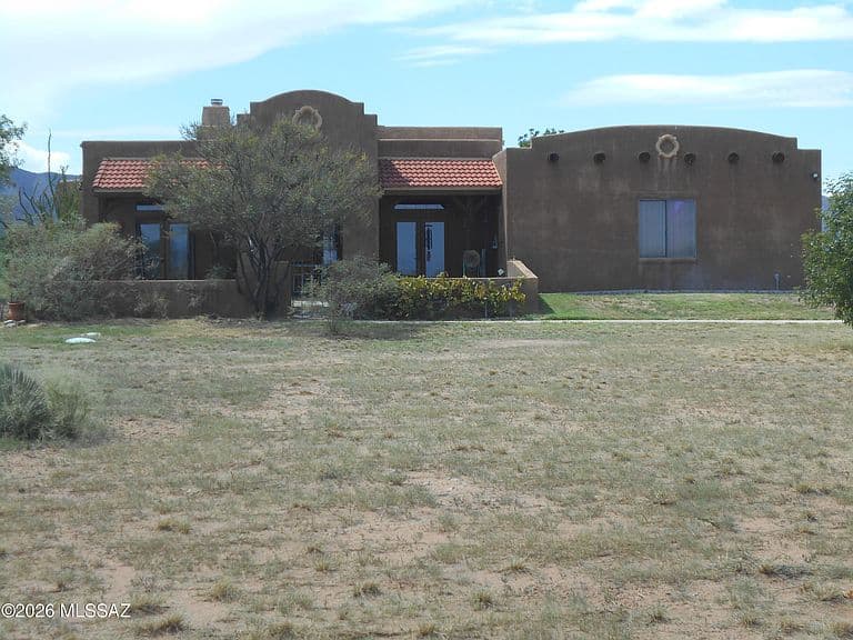 1077 S Central Rd photo 2