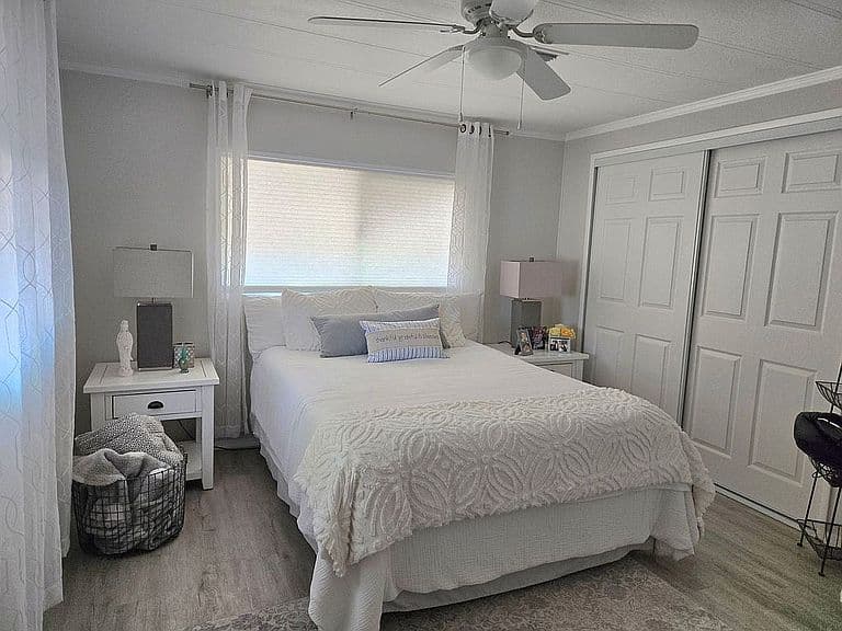 1532 E Campo Bello Dr photo 2