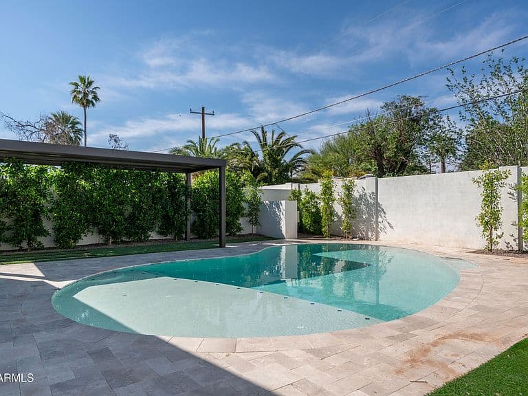 518 W Holly Street photo 4