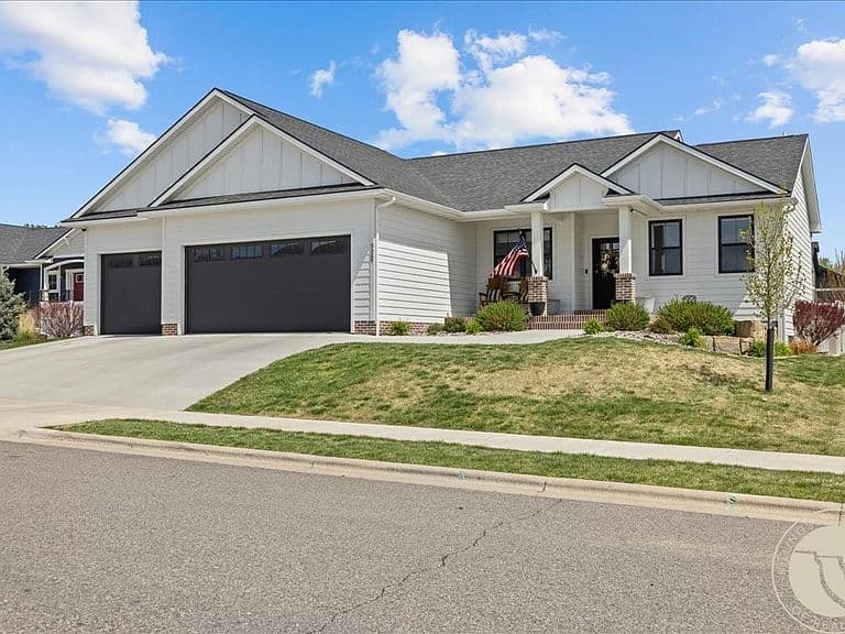 5357 Amherst Dr photo 1