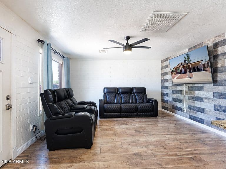 1137 E BISNAGA Street photo 4