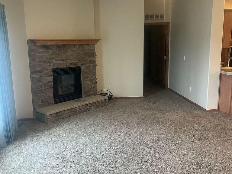 210 Clay St photo 5