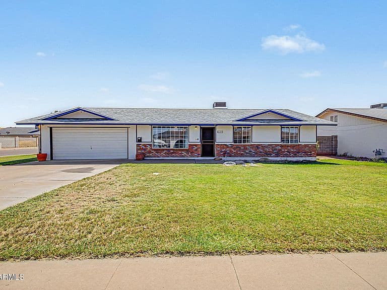 209 W IVYGLEN Street photo 1
