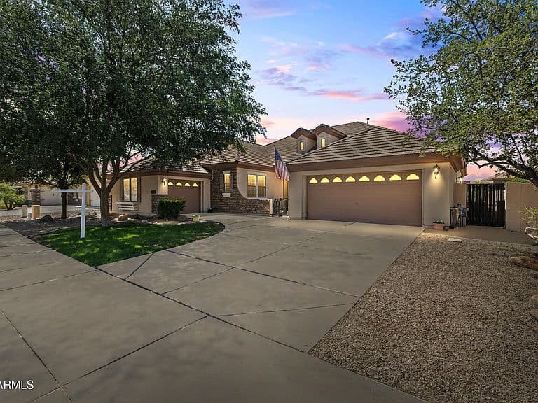 18539 E CARRIAGE Way photo 3