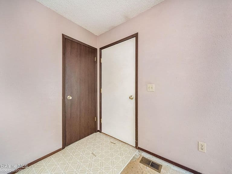 1188 N Glasgow Dr photo 4